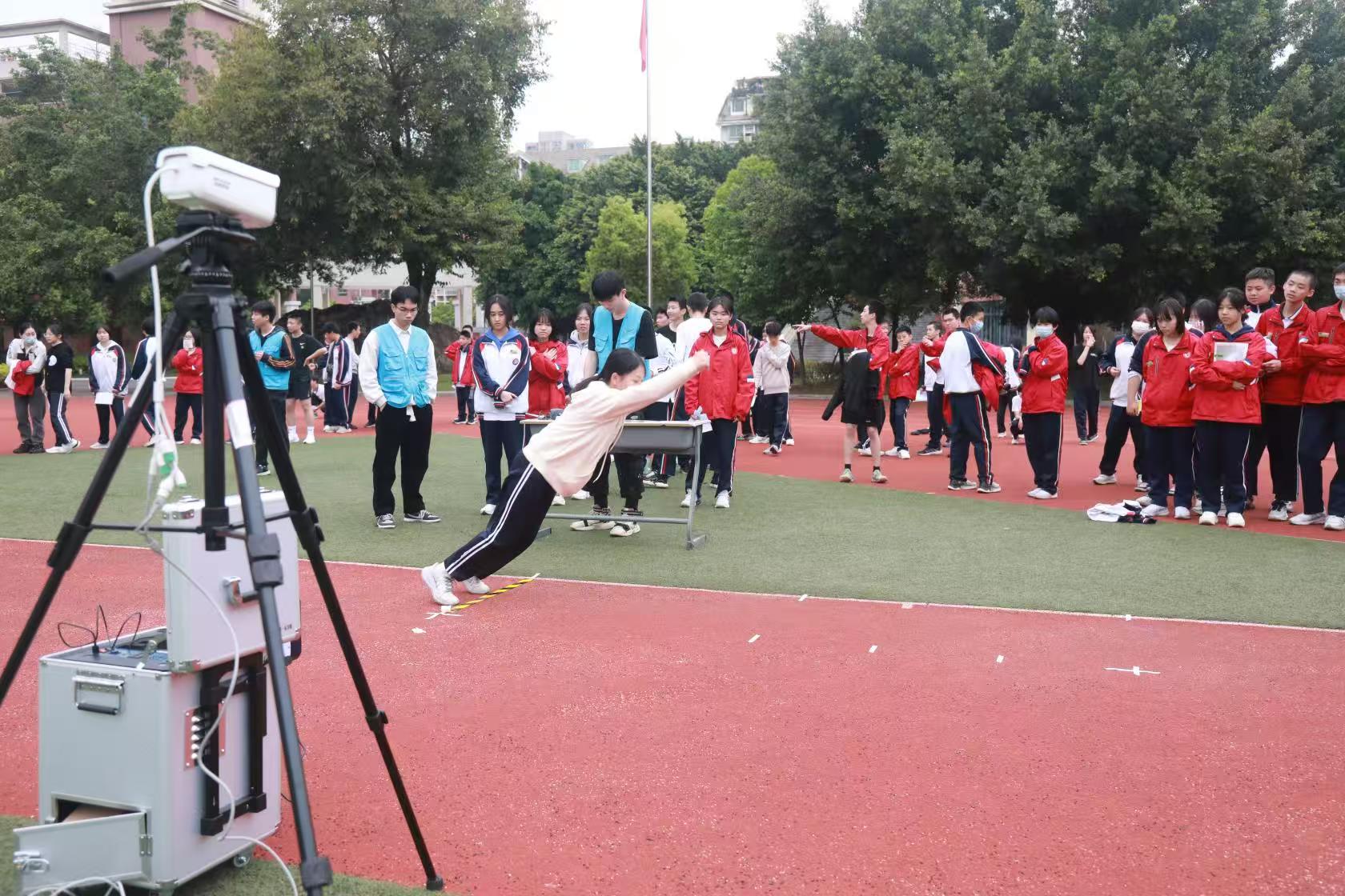 尊时凯龙网址-中国女子链球运动员张家乐 获得世界田联2025年度“新星奖”